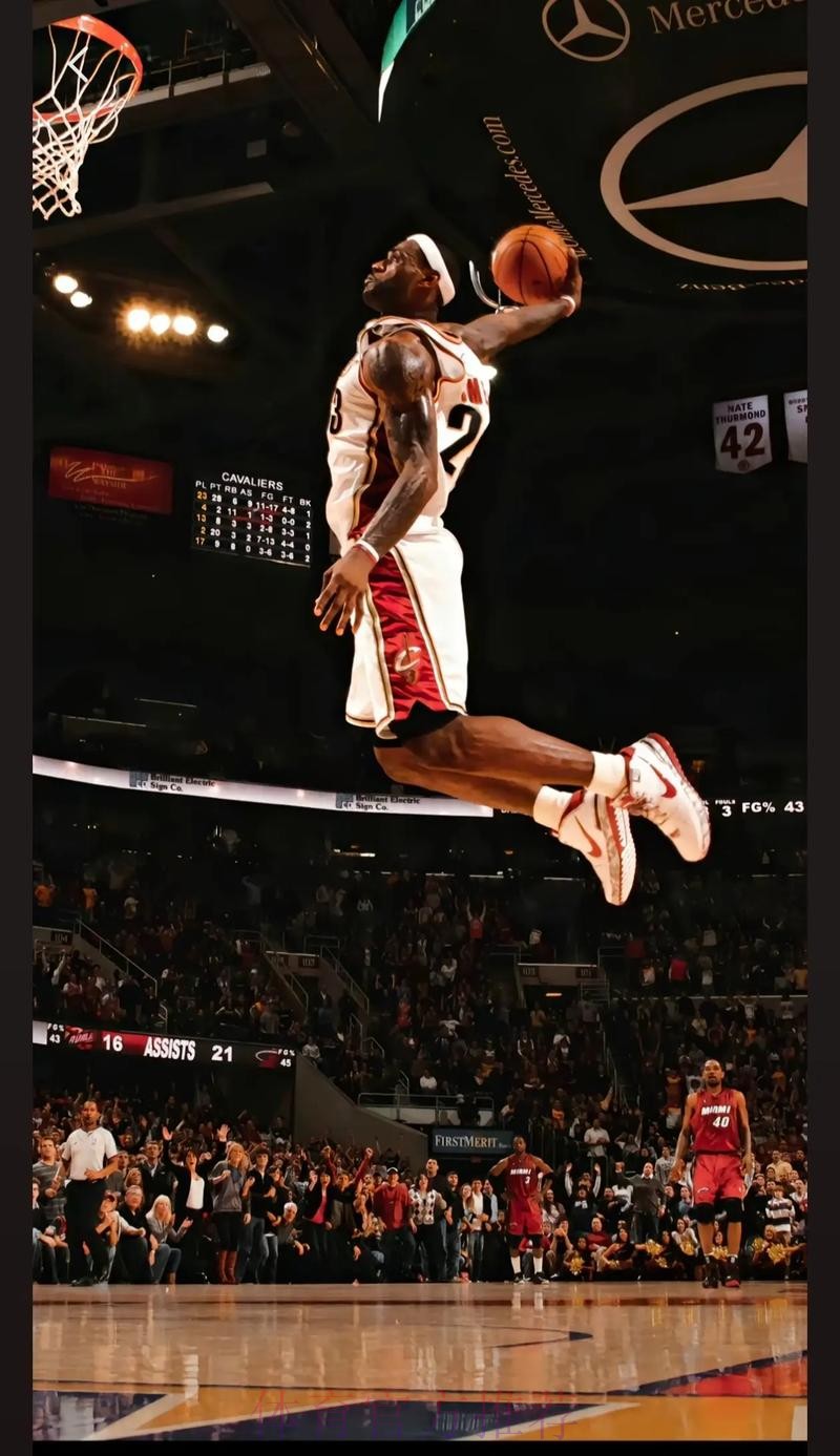 持球硬解！詹姆斯漂移三分应声入网