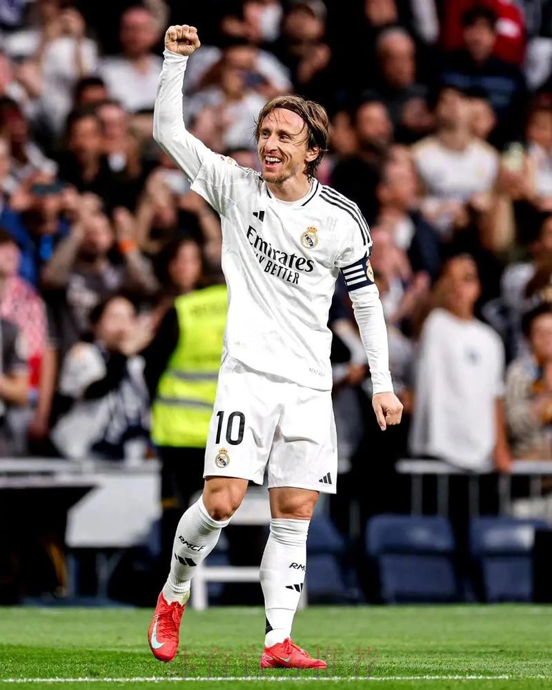 六台主持:皇马希望续约莫德里奇 但取决球员的决定 六台主持:皇马希望续约莫德里奇 但取决球员的决定